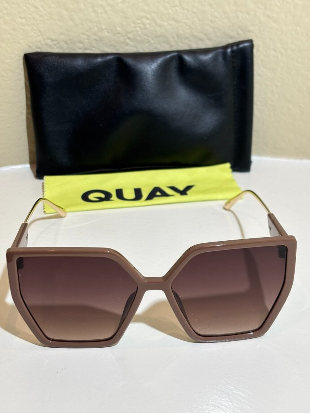 QUAY Australia Hotel Lobby Sunglasses Doe Frame Brown Gradient Lens Oversized